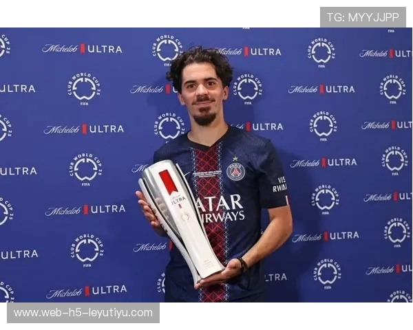 巴黎连续利用三角配合打通肋部,维蒂尼亚表现出色 巴黎连续利用三角配合打通肋部,维蒂尼亚表现出色